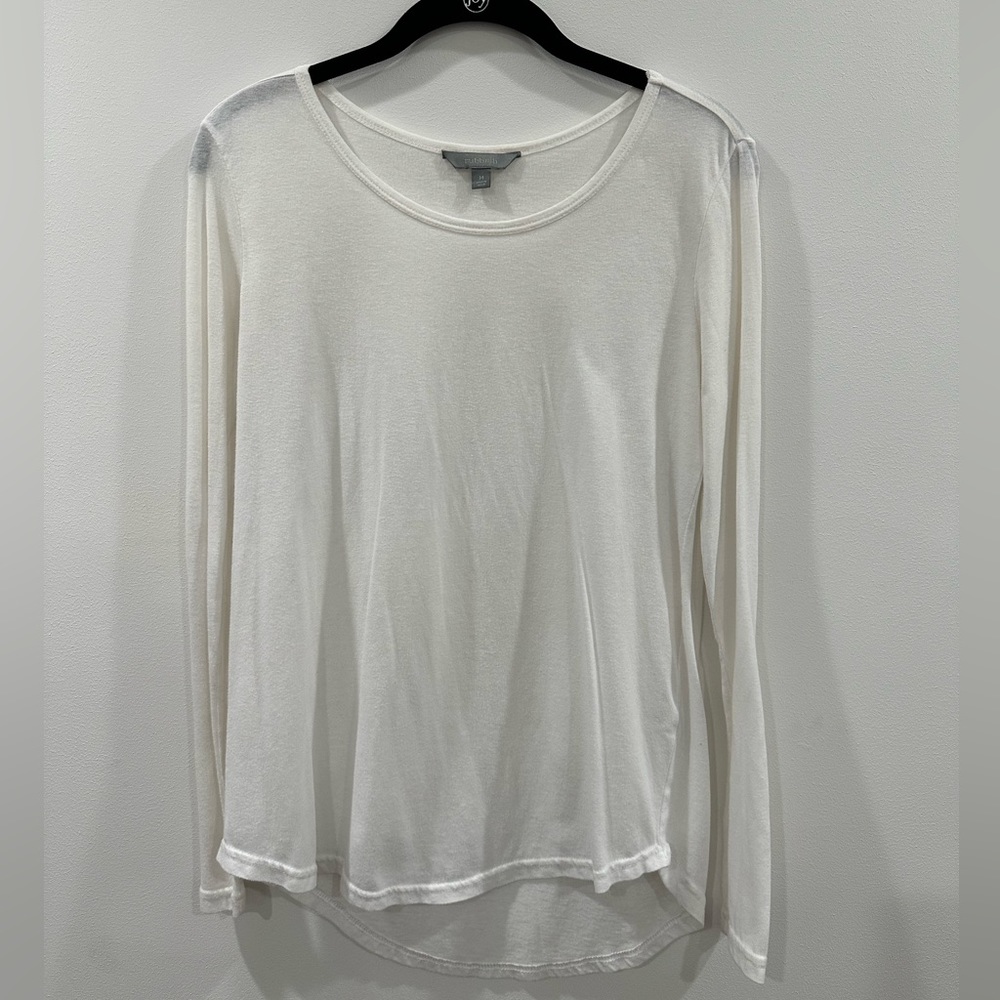 Scoop neck basic white top